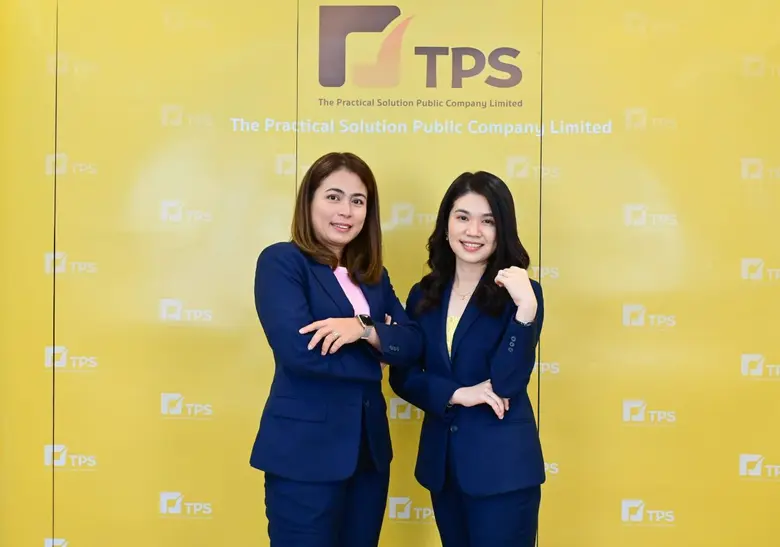 คุณอุมาพร เส้งสุย (ซ้าย) ผู้ช่วยกรรมการผู...