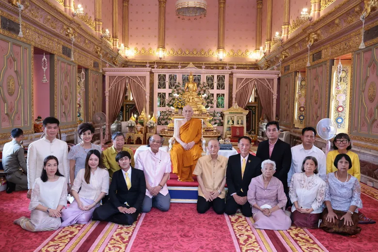 รองประธานกรรมการมูลนิธิภูมิพโลภิกขุ นำคณะกรรมการฯ เข้าเฝ้าสมเด็จพระสังฆราช ทูลถวายหนังสือ "แนะนำพระคัมภีร์ทางพระพุทธศาสนา"