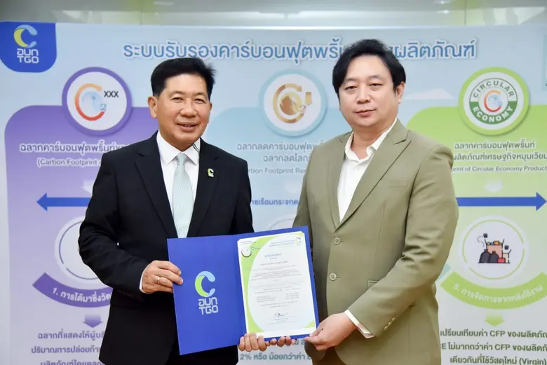 นายกิตติ วชิรจิรากร (ขวา) ผู้ช่วยกรรมการผ...
