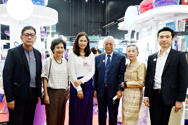ธีรดา อำพันวงษ์ กรรมการผู้จัดการ และประธา...
