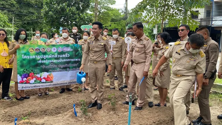 พช.ปลวกแดง น้อมนำแนวพระราชดำริของสมเด็จพร...