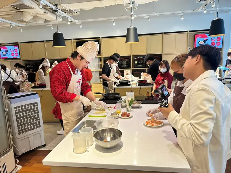 อายิโนะโมะโต๊ะ ร่วมกับ ABC Cooking Studio เปิดคลาสสอนเมนูโซเดียมน้อยแต่อร่อย
