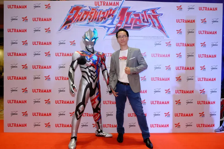 เปิดตัวสุดอลังการ! กับมนุษย์ยักษ์แห่งแสงค...