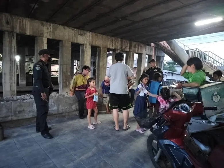 นางสุภาพร ศรีศาสนวงศ์ ผู้อำนวยการเขตลาดพร...