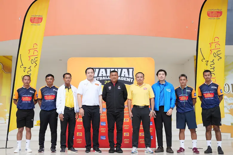 นายยศสรัล แต้มคงคา (ที่ 4 ซ้าย) ผู้อำนวยก...