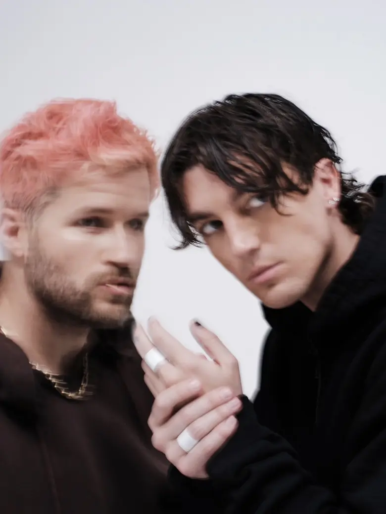 "LANY" เจ้าของรางวัลยอดขายระดับ multi-pla...