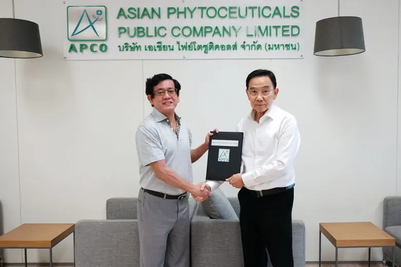 ศ. ดร.พิเชษฐ์ วิริยะจิตรา (ขวา) ประธานเจ้...