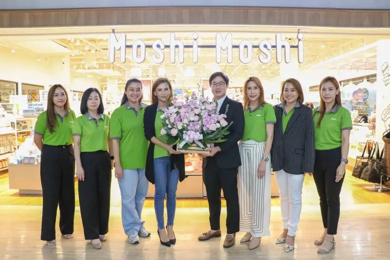 นางสาวฐิติรัตน์ ประสงค์ผล (ที่ 4 จากซ้าย)...