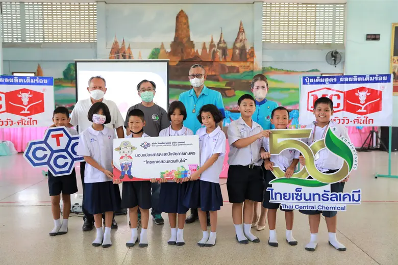 นายณัฐกร จิตราภัณฑ์ (ที่ 2 ทางซ้าย) ผู้จั...