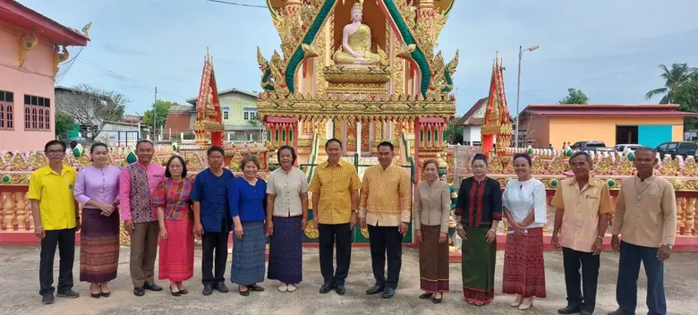 อำเภอราษีไศล จัดกิจกรรมนุ่งผ้าไทยใส่บาตร ...