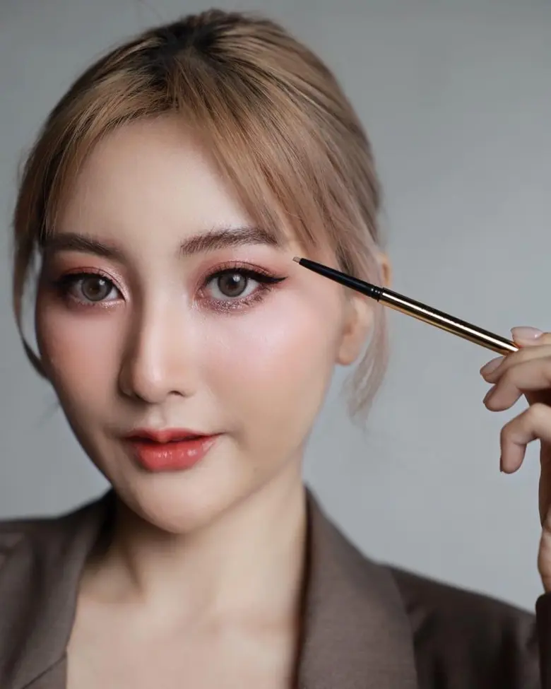 Top Pick ดินสอเขียนคิ้วแบรนด์น้องใหม่สัญชาติไทยสวยครบจบในแท่งเดียว