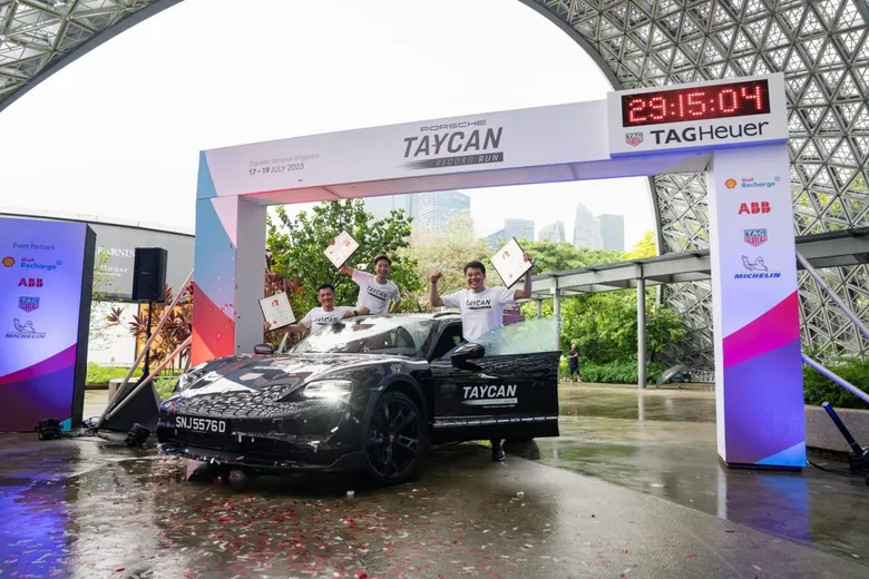 ปอร์เช่สร้างสถิติใหม่ในระดับภูมิภาคสำหรับการเดินทางที่ใช้เวลาเร็วที่สุดด้วยรถสปอร์ตพลังงานไฟฟ้าจากประเทศไทยไปยังสิงคโปร์