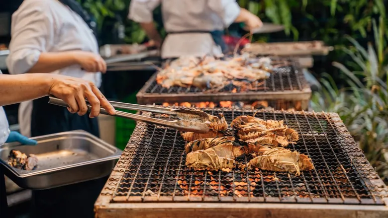 'Sizzle & Sea' Beachside Fire Show Seafood Buffet at Centara Grand Mirage Pattaya