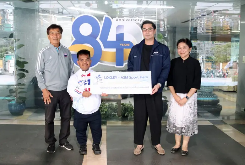 จรัสพงศ์ ล่ำซำ (ที่2จากขวา) ผู้อำนวยการฝ่ายอาวุโส พ...