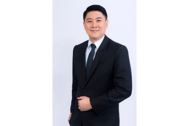 นายอมร ทรัพย์ทวีกุล รองประธานเจ้าหน้าที่บ...