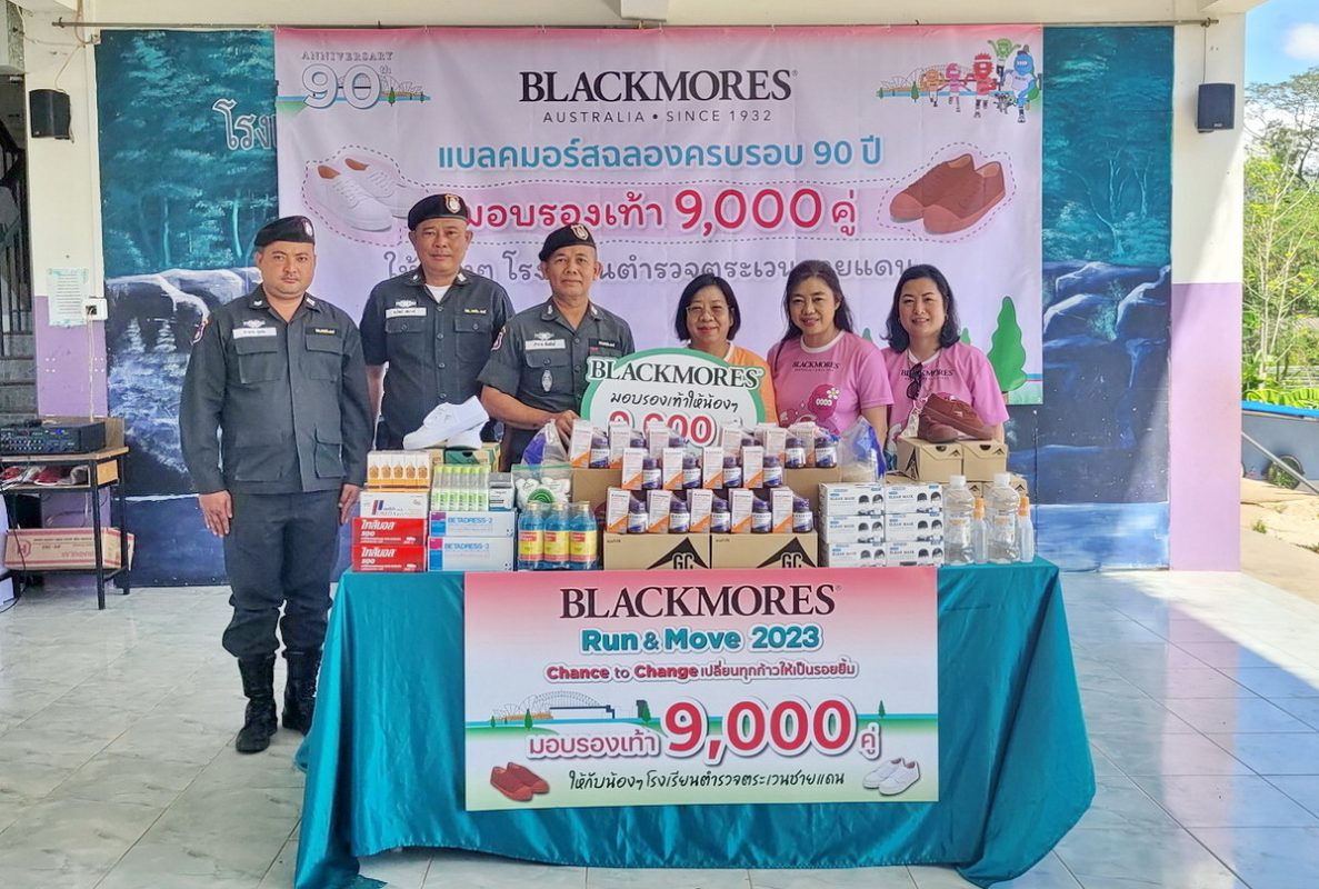 คุณผุสดี สุจิตจร (ที่ 3 จากขวา) ผู้จัดการ...