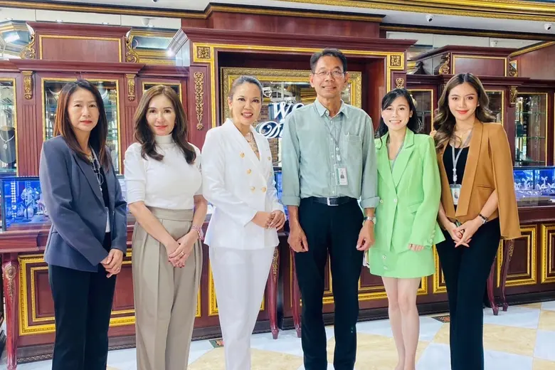 นางศุภากรณ์ ปรีชา (ที่ 3 จากซ้าย) ประธานก...