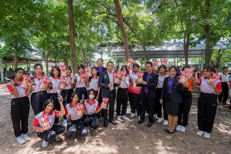 มูลนิธิ เมเจอร์ แคร์ ส่งมอบ "ห้องหนังเพื่อการเรียนรู้ ห้องที่ 63" ให้กับโรงเรียนบ้านเม็กดำ เพื่อสร้างแรงบันดาลใจดี ๆ และเปิดโลกทัศน์การเรียนรู้ให้น้อง ๆ