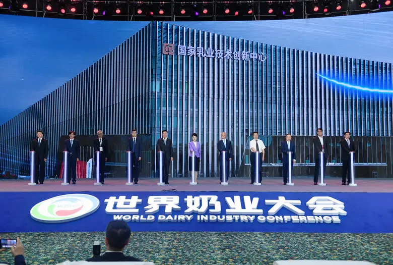 On the morning of August 5, the opening c...