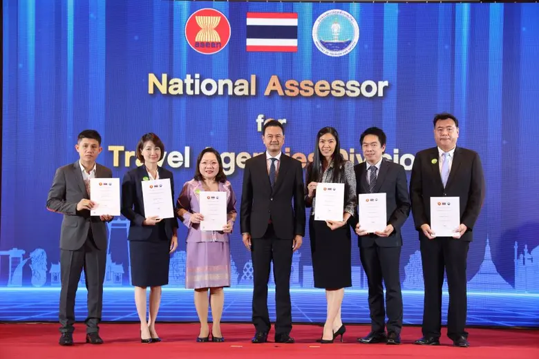 กรมการท่องเที่ยวจัดพิธีมอบใบรับรองสำหรับกิจกรรมที่เกี่ยวข้องกับข้อตกลงร่วมว่าด้วยการยอมรับคุณสมบัติบุคลากรด้านการท่องเที่ยวอาเซียน