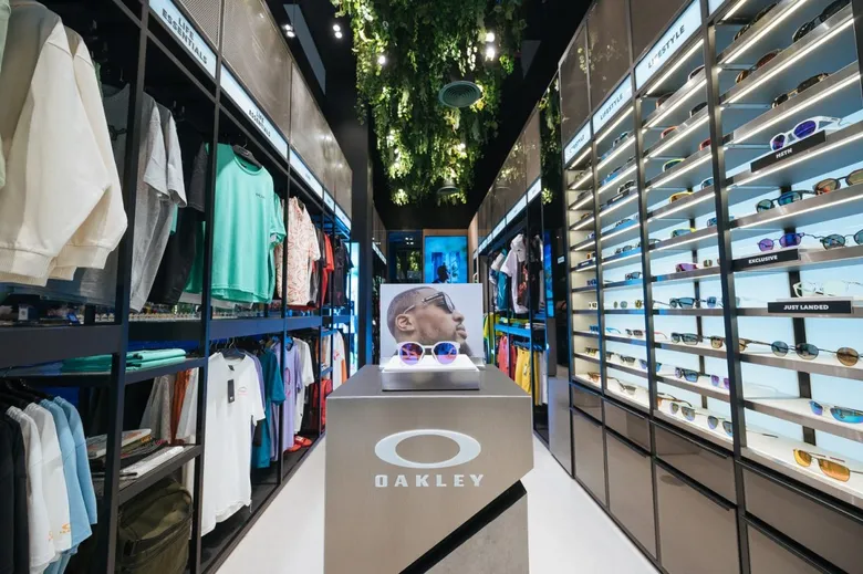 Oakley เปิดตัว 3 สาขาใหม่กลางเมืองกรุงเทพฯ ตอบโจทย์สาวกแอคทีฟไลฟ์สไตล์ด้วยคอลเลกชันใหม่ของแว่นกันแดด เสื้อผ้า และอุปกรณ์เสริมครบวงจร