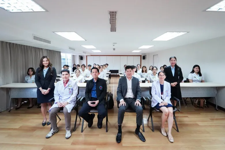 คลินิกการแพทย์แผนจีนหัวเฉียว จัดพิธีปฐมนิเทศนักศึกษาฝึกงาน มหาวิทยาลัยแม่ฟ้าหลวง