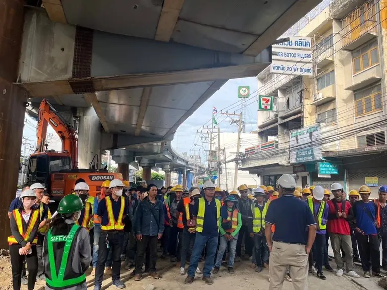 กทม.สั่งระงับก่อสร้างสะพานยกระดับข้ามแยกบางกะปิ ติดตามการช่วยเหลือเยียวยาคนงานที่บาดเจ็บและเสียชีวิต