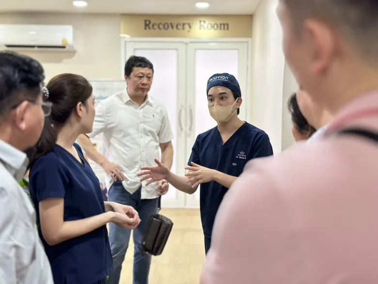 Amara Liposuction Center ตอกย้ำความเป็นศูนย์ดูแลรูปร่างอย่างครบวงจร ดังไกลไปต่างประเทศ ทีมแพทย์จากเวียดนามบินตรงมาดูงานถึงที่!