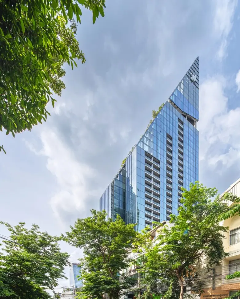 'เทตต์ สาทร ทเวลฟ์' โดย RML คว้ารางวัล Best Exposure Condo จาก Livinginsider Awards 2023 ตอกย้ำคอนโดฯ ลักชัวรี่ที่มีดีไซน์โดดเด่นที่สุดแห่งหนึ่งบนถนนสาทร ด้วยดีไซน์อาคารแบบ Iconic Slope