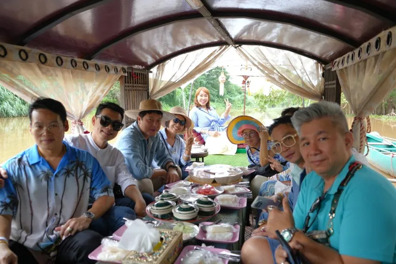 ไฮไลฟ์ ดีเวลลอปเม้นท์ ชวนลูกบ้านสานรักวันแม่ ล่องเรือดินเนอร์ขันโตก ชมวิวแม่น้ำปิง เชียงใหม่