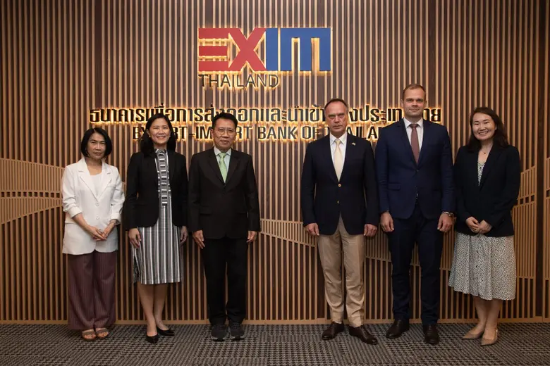 นายสุวัฒน์ กมลพนัส ประธานกรรมการบริหาร ธน...
