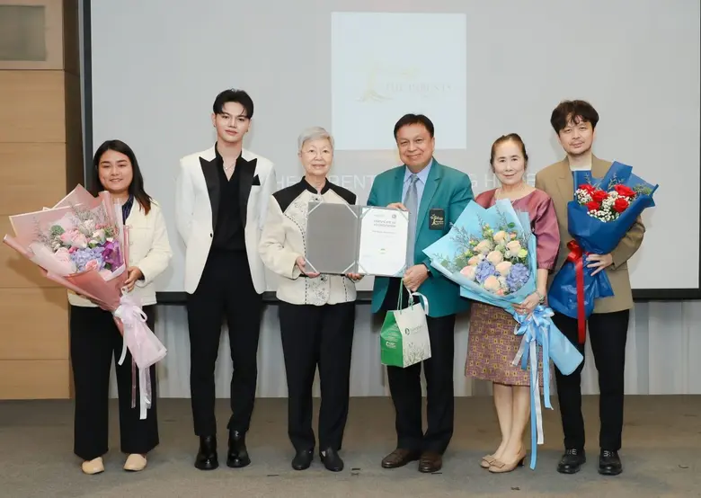 นายแพทย์นพดล นพคุณ ประธานเจ้าหน้าที่บริหา...
