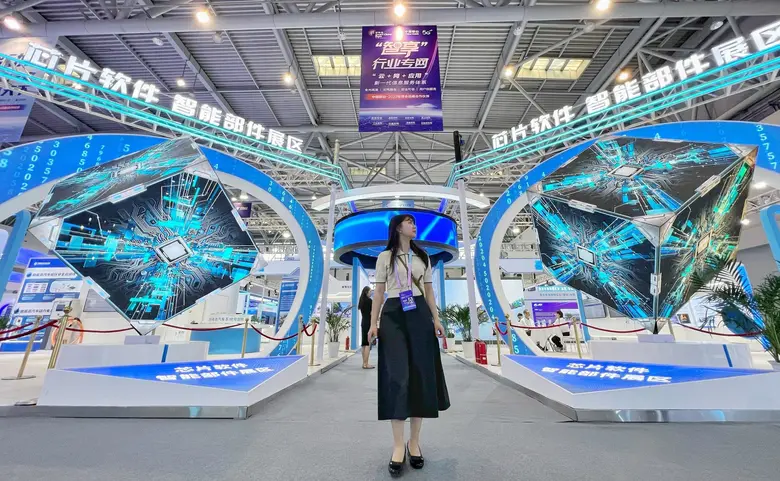 รายงานโดย iChongqing- งานสมาร์ท ไชน่า เอ็...