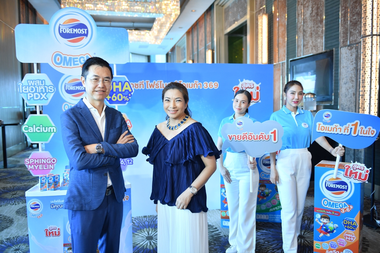 นายวิภาส ปวโรจน์กิจ (คนซ้าย) กรรมการผู้จัดการ บริษั...