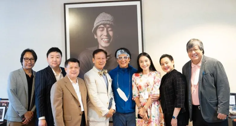 ม.หอการค้าไทย แสดงความยินดีกับพี่เบิร์ด ธงไชย ในโอกาสได้รับยกย่องเป็นศิลปินแห่งชาติ ปี 2565