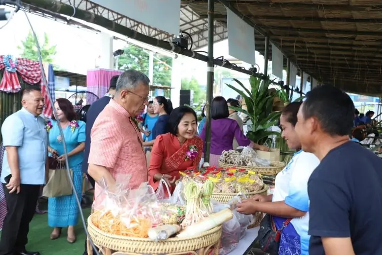 พช.ยโสธร กระตุ้นเศรษฐกิจยโสธร ดำเนินกิจกร...
