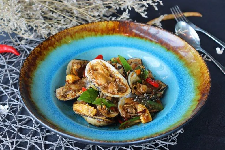 Holiday Inn & Suites Siracha Laemchabang Welcomes Chef Macky Chaiwalan, Former Competitor on TOP CHEF Thailand, and Introduces His Culinary Canvas: A Showcase of Chef's Creations Available Until the End of 2023