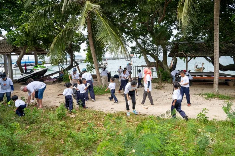 Community Power, Sustainable Future: Royal Phuket Marina's Beach Cleanup Event Breaks New Ground in Environmental Stewardship.