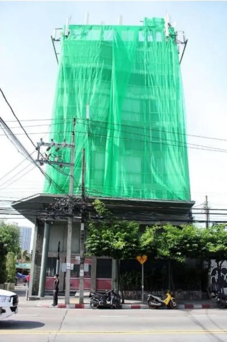เขตสาทรประสานเจ้าของอาคารปากซอยจันทน์ ๔๗ เร่งซ่อมอาคารป้องกันเศษวัสดุตกใส่ประชาชน