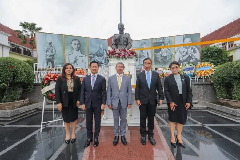 นายสฤษดิ์ จิณสิทธิ์ (กลาง) กรรมการผู้จัดก...