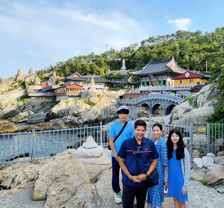 3 สาวเซเลบสายบุญ ร่วมรำลึกครบรอบ 20 ปี คุณพ่อเรย์.. ผู้สร้างงานสร้างอาชีพแก่ผู้พิการอย่างยั่งยืน
