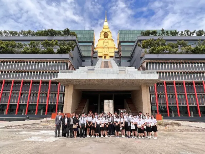ผศ.ดร.ณฐพร อุตกฤษฏ์ อาจารย์ประจำภาควิชาเท...