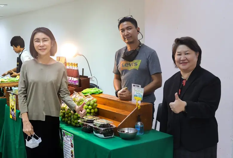 กรรมการ SME D Bank ร่วมเยี่ยมชมบูธในงาน "OTOP Korat สัญจร" พร้อม ชิม ช้อป ของดีเมืองโคราช สร้างรายได้สู่ชุมชน