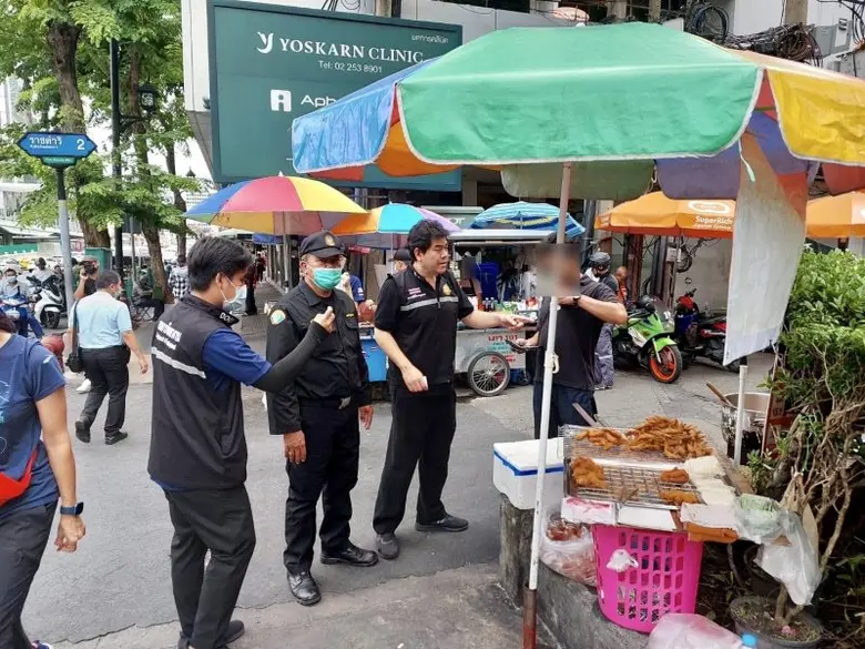 เขตปทุมวันเข้มงวดกวดขันแก้ไขปัญหาแรงงานต่างด้าวลักลอบเร่ขายสินค้าในที่สาธารณะ