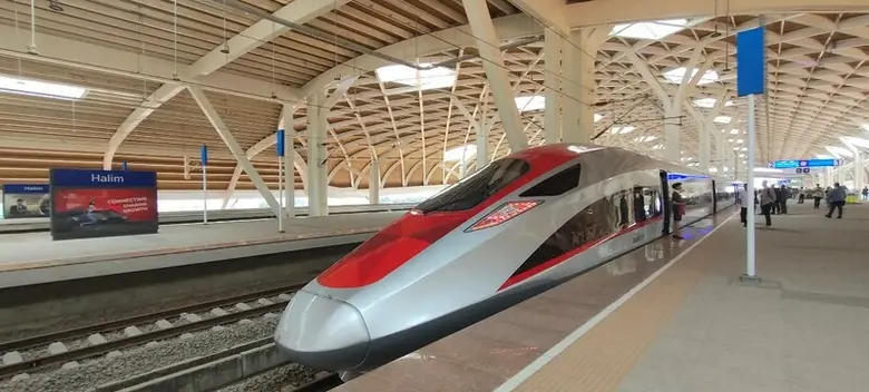 รถไฟความเร็วสูงสายจาการ์ตา-บันดุงของอินโด...