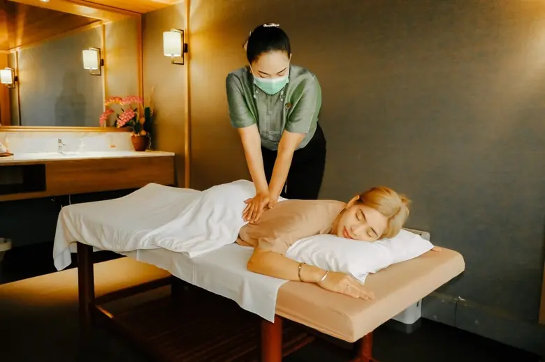 ดี เฮลท์ มาสสาจ ตั้งอยู่ที่โรงแรม ทินิดี ...