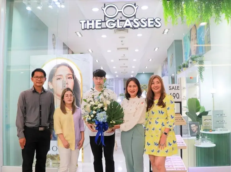 นางสาวจรูญรัตน์ สาลี กรรมการผู้จัดการ บริ...