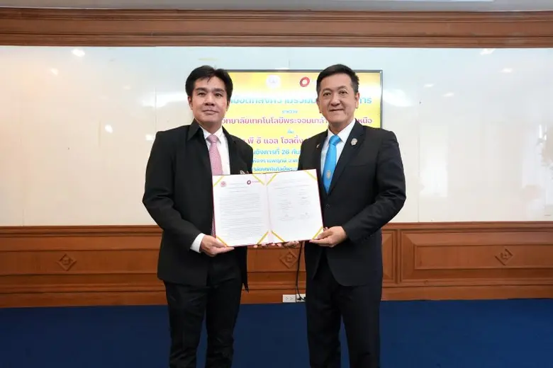 คุณพิสิษฐ์ วรรณวิทยาภา (ขวา) ประธานเจ้าหน้าที่บริหา...