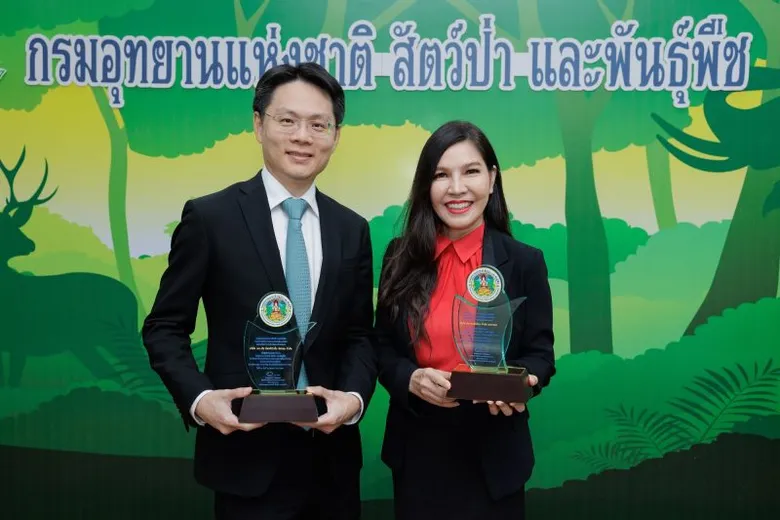 แม็คโคร-โลตัส ภายใต้ซีพี แอ็กซ์ตร้าฯ จับมือเข้ารับโล่รางวัลกรมอุทยานแห่งชาติฯ ประจำปี 2566 ชูจุดยืนองค์กรเพื่อการพัฒนาอย่างยั่งยืน