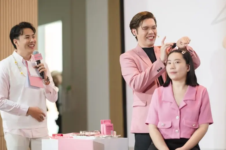 ROJUKISS จัดกิจกรรม "Sis2Sis x Watsons Exclusive Fan Meeting" กับ Zee-Nunew